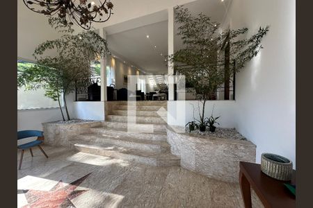 Hall de entrada de casa de condomínio para alugar com 5 quartos, 680m² em Residencial Morada dos Lagos, Barueri