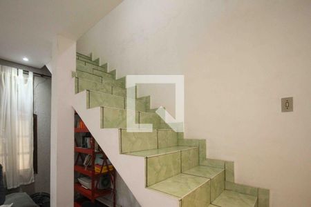 escada de casa à venda com 4 quartos, 110m² em Fazenda da Juta, São Paulo