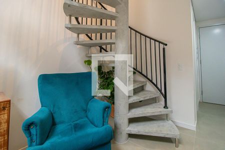 Escada de apartamento para alugar com 1 quarto, 38m² em Santa Felicidade, Curitiba