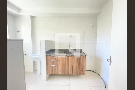 Cozinha de apartamento à venda com 2 quartos, 55m² em Planalto, Belo Horizonte