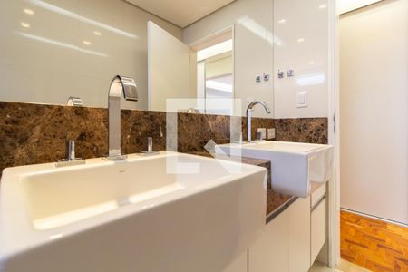 Banheiro da Suíte 1 de apartamento para alugar com 3 quartos, 156m² em Cerqueira César, São Paulo