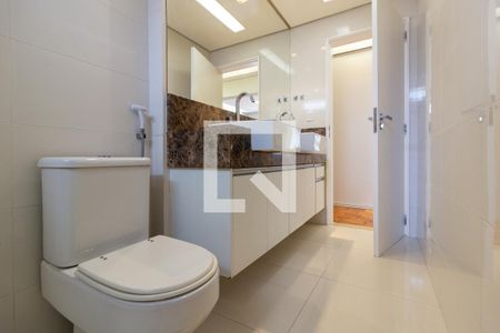 Banheiro da Suíte 1 de apartamento para alugar com 3 quartos, 156m² em Cerqueira César, São Paulo