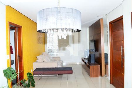 Sala de casa à venda com 3 quartos, 360m² em São Gabriel, Belo Horizonte