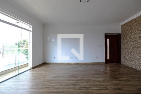 Sala de casa para alugar com 3 quartos, 206m² em Jardim Rubi, Mogi das Cruzes