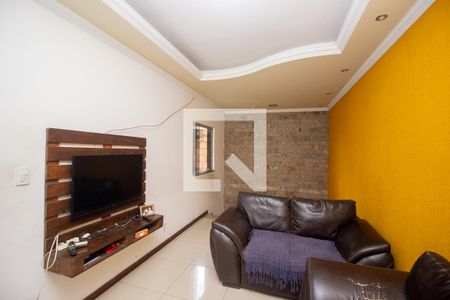 Sala de TV de casa à venda com 5 quartos, 160m² em Sapucaias, Contagem