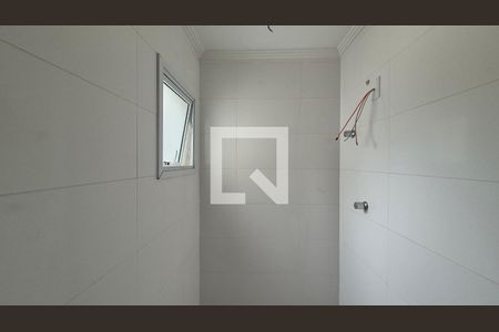 Banheiro da suíte de casa de condomínio à venda com 3 quartos, 143m² em Vila Curuçá, Santo André