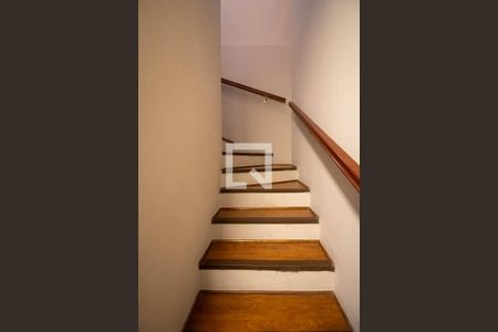 Escada de casa à venda com 3 quartos, 180m² em Umarizal, São Paulo