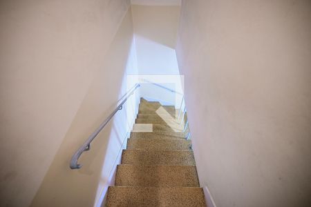 Escada de casa à venda com 2 quartos, 100m² em Chácara Agrindus, Taboão da Serra