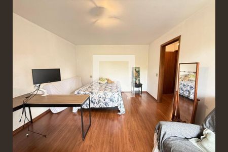 Casa à venda com 4 quartos, 400m² em Jardim Guedala, São Paulo