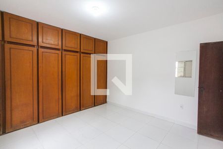 Suite de casa para alugar com 3 quartos, 240m² em Santa Mônica, Uberlândia