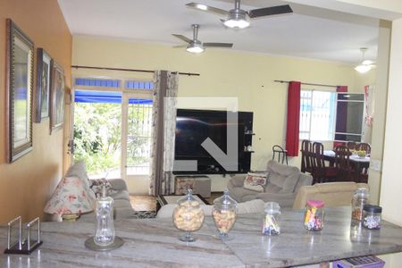 Sala de casa à venda com 4 quartos, 240m² em Vila Galvão, Guarulhos