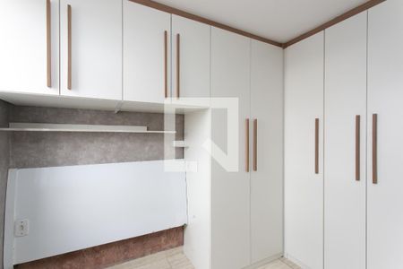 Quarto 1  de apartamento para alugar com 2 quartos, 54m² em Conjunto Residencial José Bonifácio, São Paulo