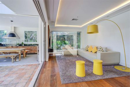 Casa à venda com 4 quartos, 490m² em Santo Amaro, São Paulo