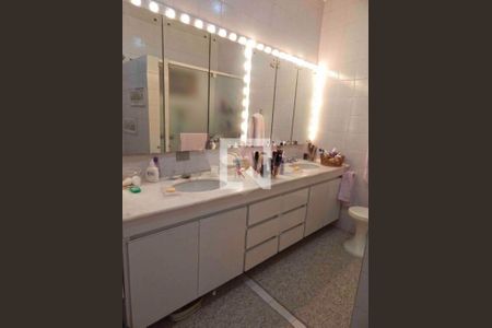 Casa à venda com 3 quartos, 300m² em Chácara Monte Alegre, São Paulo