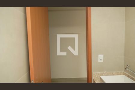 Banheiro de apartamento para alugar com 1 quarto, 49m² em Parque Amazonia, Goiânia