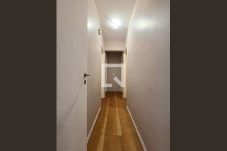 Corredor dos quartos  de apartamento para alugar com 3 quartos, 90m² em Vila Uberabinha, São Paulo