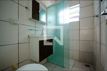 Banheiro de casa para alugar com 1 quarto, 90m² em Vila Ramos, São Paulo