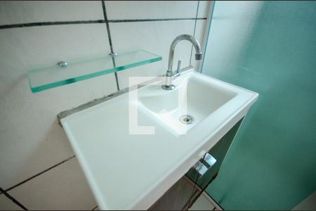 Banheiro de casa para alugar com 1 quarto, 90m² em Vila Ramos, São Paulo