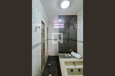 Banheiro da Suíte de casa à venda com 3 quartos, 192m² em Jardim Calux, São Bernardo do Campo