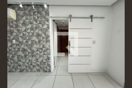 Corredor de apartamento para alugar com 3 quartos, 109m² em Vila Valqueire, Rio de Janeiro