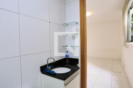 Banheiro de apartamento à venda com 1 quarto, 69m² em Sagrada Família, Belo Horizonte