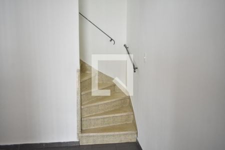 escadas de casa à venda com 3 quartos, 100m² em Planalto Paulista, São Paulo