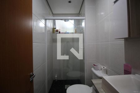Banheiro de apartamento à venda com 1 quarto, 43m² em Jardim Sabará, Porto Alegre