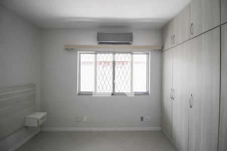 Suíte de casa para alugar com 3 quartos, 220m² em Ponto Chic, Nova Iguaçu