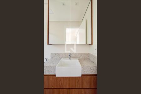 Banheiro da Suíte de apartamento à venda com 2 quartos, 63m² em Santo Antônio, Belo Horizonte