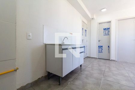 Sala, Cozinha e Área de Serviço de apartamento para alugar com 2 quartos, 34m² em Vila California, São Paulo