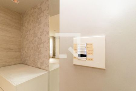 Detalhe Sala de casa de condomínio para alugar com 3 quartos, 343m² em Campo Comprido, Curitiba