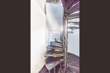 Escada de casa para alugar com 3 quartos, 200m² em Cidade Ariston Estela Azevedo, Carapicuíba