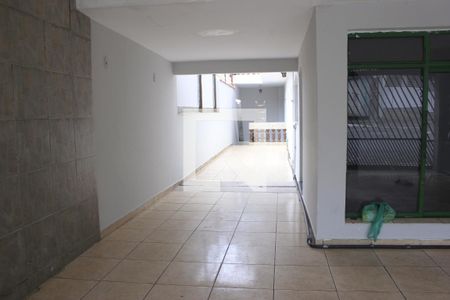 Garagem  de casa à venda com 4 quartos, 300m² em Vila Sao Rafael, Guarulhos