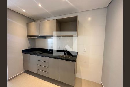 Sala/Cozinha de apartamento para alugar com 1 quarto, 40m² em Empresarial 18 do Forte, Barueri