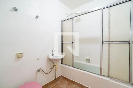 Banheiro de apartamento para alugar com 1 quarto, 55m² em Bela Vista, São Paulo