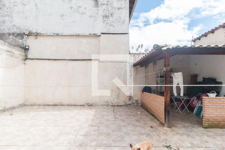 Quintal dos Fundos de casa para alugar com 3 quartos, 175m² em Vila Oliveira, Mogi das Cruzes