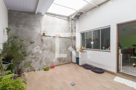 Quintal de casa para alugar com 3 quartos, 175m² em Vila Oliveira, Mogi das Cruzes