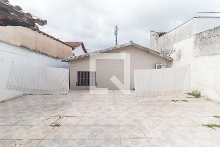 Quintal dos Fundos de casa para alugar com 3 quartos, 175m² em Vila Oliveira, Mogi das Cruzes