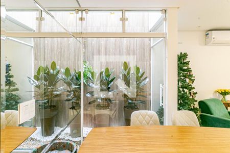 Sala de casa à venda com 4 quartos, 240m² em Bosque da Saúde, São Paulo