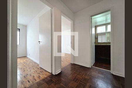 Corredor de apartamento para alugar com 3 quartos, 106m² em Vila Uberabinha, São Paulo