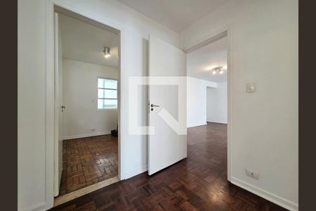Corredor de apartamento para alugar com 3 quartos, 106m² em Vila Uberabinha, São Paulo