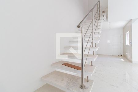 Escada de casa de condomínio para alugar com 3 quartos, 115m² em Uberaba, Curitiba