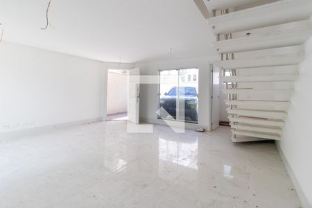 Sala de casa de condomínio para alugar com 3 quartos, 115m² em Uberaba, Curitiba