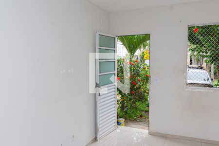 Sala de casa de condomínio para alugar com 2 quartos, 60m² em Guaratiba, Rio de Janeiro