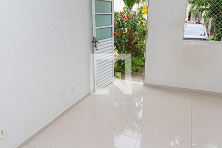 Sala de casa de condomínio para alugar com 2 quartos, 60m² em Guaratiba, Rio de Janeiro