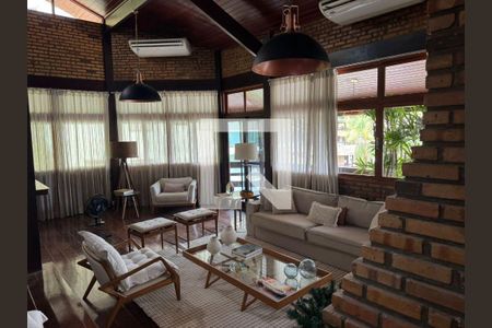 Casa à venda com 3 quartos, 700m² em Pendotiba, Niterói