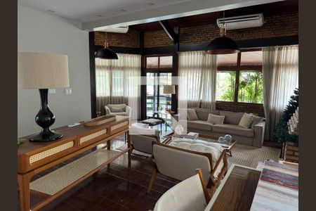 Casa à venda com 3 quartos, 700m² em Pendotiba, Niterói