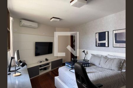 Casa à venda com 3 quartos, 700m² em Matapaca, Niterói