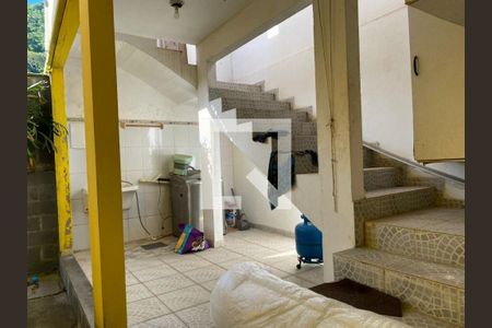 Casa à venda com 4 quartos, 350m² em Jardim Imbuí, Niterói