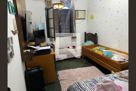 Casa à venda com 4 quartos, 350m² em Jardim Imbuí, Niterói